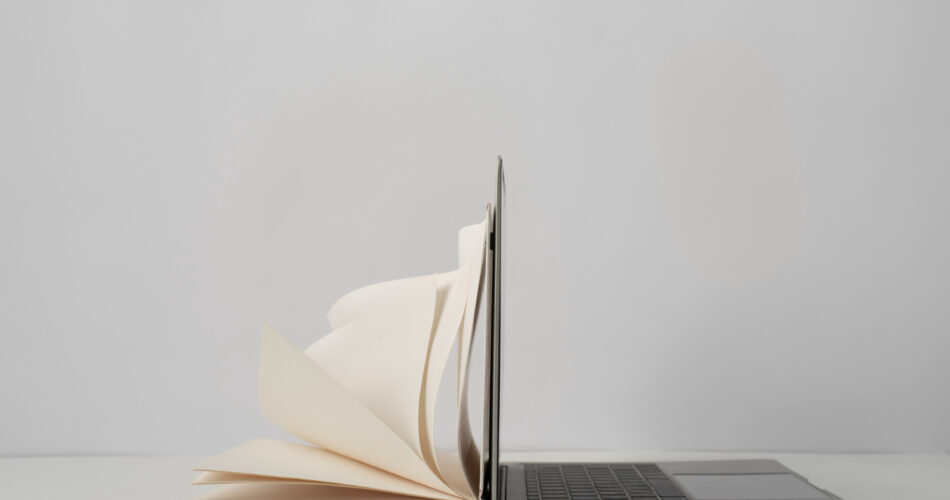 عزز خطتك لـ 2026: أفضل 3 كتب رقمية لتعلم اللغة الانجليزية من المنزل
