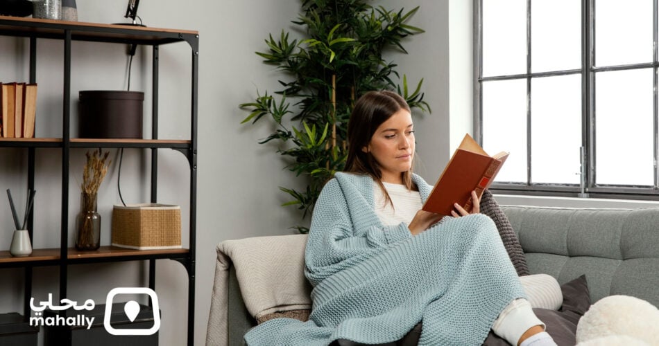 اصنع ركن القراءة المثالي: إكسسوارات منزلية تُحوّل الزاوية إلى مكتبة حية